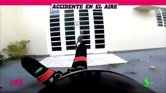 El riesgo de saltar en paracaídas en plena ciudad: ojo a dónde aterrizó este paracaidista El riesgo de saltar en paracaídas en plena ciudad: ojo a dónde aterrizó este paracaidista