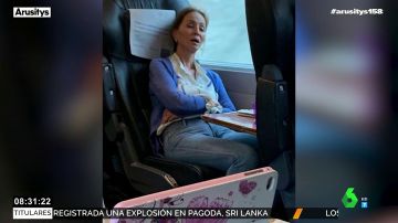La inaudita fotografía de Isabel Preysler durmiendo con la boca abierta en el tren