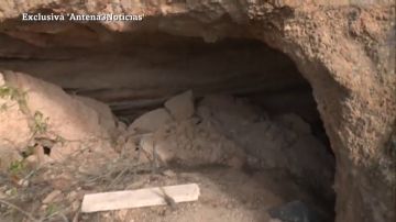 Así es el interior de la cueva donde el padre de Tenerife asesinó a su mujer y a su hijo Así es el interior de la cueva donde el padre de Tenerife asesinó a su mujer y a su hijo