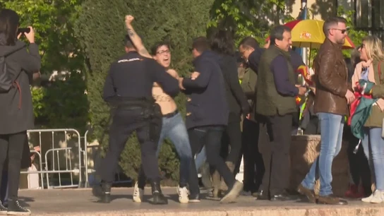Femen irrumpe en un acto de Vox en Madrid Femen irrumpe en un acto de Vox en Madrid