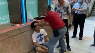 Imagen del joven agredido tras gritar spoilers de 'Avengers: Endgame' a la salida de un cine en Hong Kong