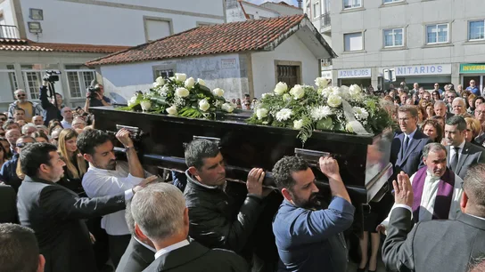 Multitudinario adiós a los dos jóvenes gallegos asesinados en Sri Lanka Multitudinario adiós a los dos jóvenes gallegos asesinados en Sri Lanka