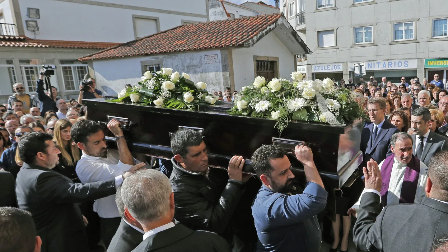 Multitudinario adiós a los dos jóvenes gallegos asesinados en Sri Lanka Multitudinario adiós a los dos jóvenes gallegos asesinados en Sri Lanka