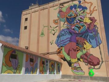 Imagen de silos de Ciudad Real pintados por artistas urbanos junto a jóvenes con discapacidad Imagen de silos de Ciudad Real pintados por artistas urbanos junto a jóvenes con discapacidad