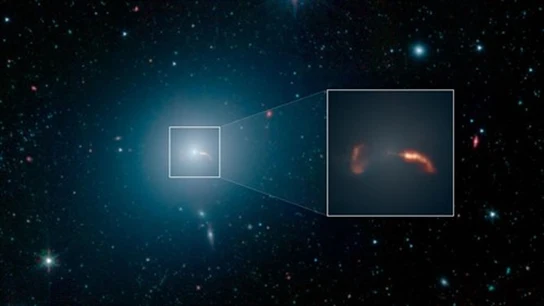 Imagen de la galaxia gigante alrededor del primer agujero negro Imagen de la galaxia gigante alrededor del primer agujero negro