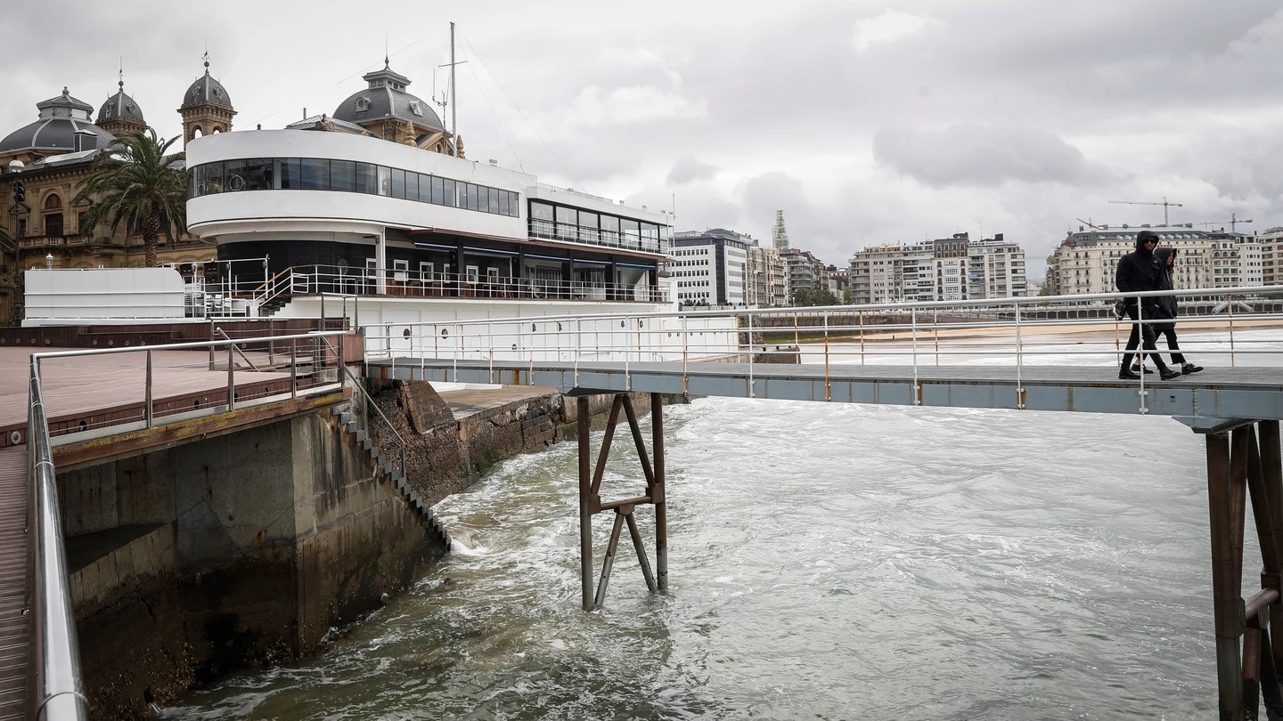 Vista del exterior de una conocida discoteca de San Sebastián donde se ha producido una pelea Vista del exterior de una conocida discoteca de San Sebastián donde se ha producido una pelea