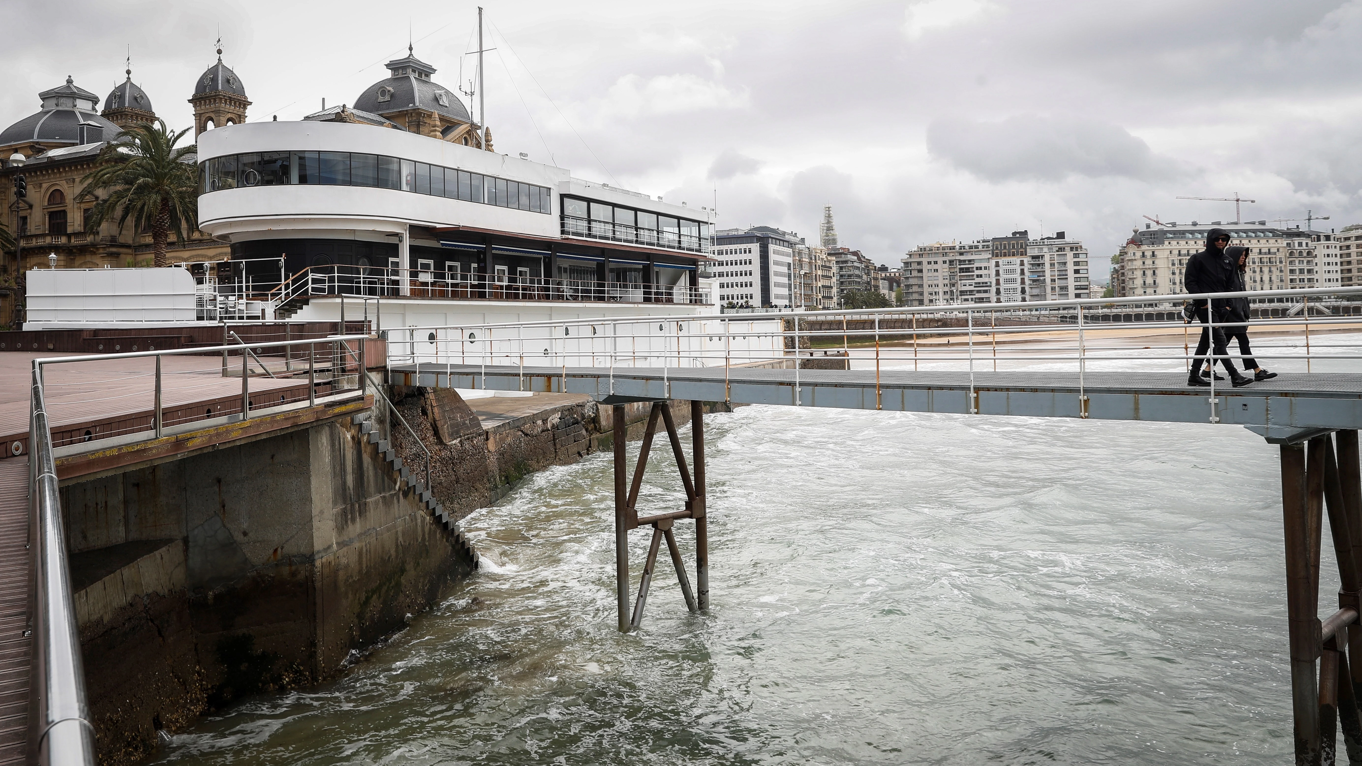 Vista del exterior de una conocida discoteca de San Sebastián donde se ha producido una pelea