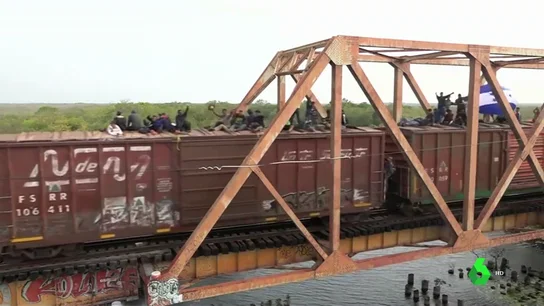 Migrantes en el tren conocido como 'La Bestia' Migrantes en el tren conocido como 'La Bestia'