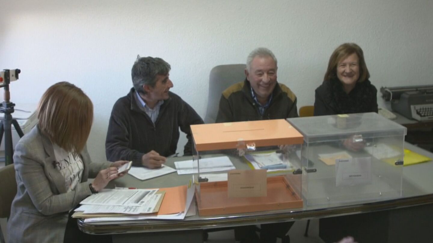 Votaci&oacute;n en Villarroya, La Rioja