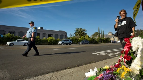 Imagen de flores colocadas por las víctimas de un atentado Imagen de flores colocadas por las víctimas de un atentado