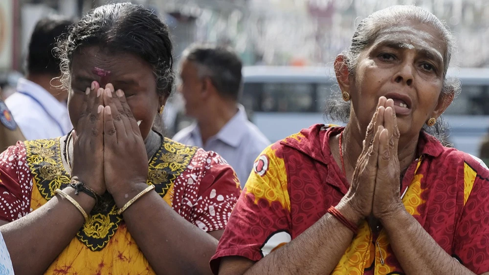 Celebran misas por televisión en Sri Lanka por miedo a que se produzcan nuevos ataques terroristas