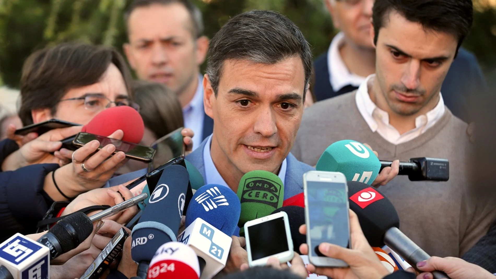 El presidente del Gobierno comparece ante los medios tras votar en Madrid