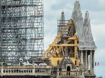 Vista de los trabajos en la catedral de Notre-Dame Vista de los trabajos en la catedral de Notre-Dame