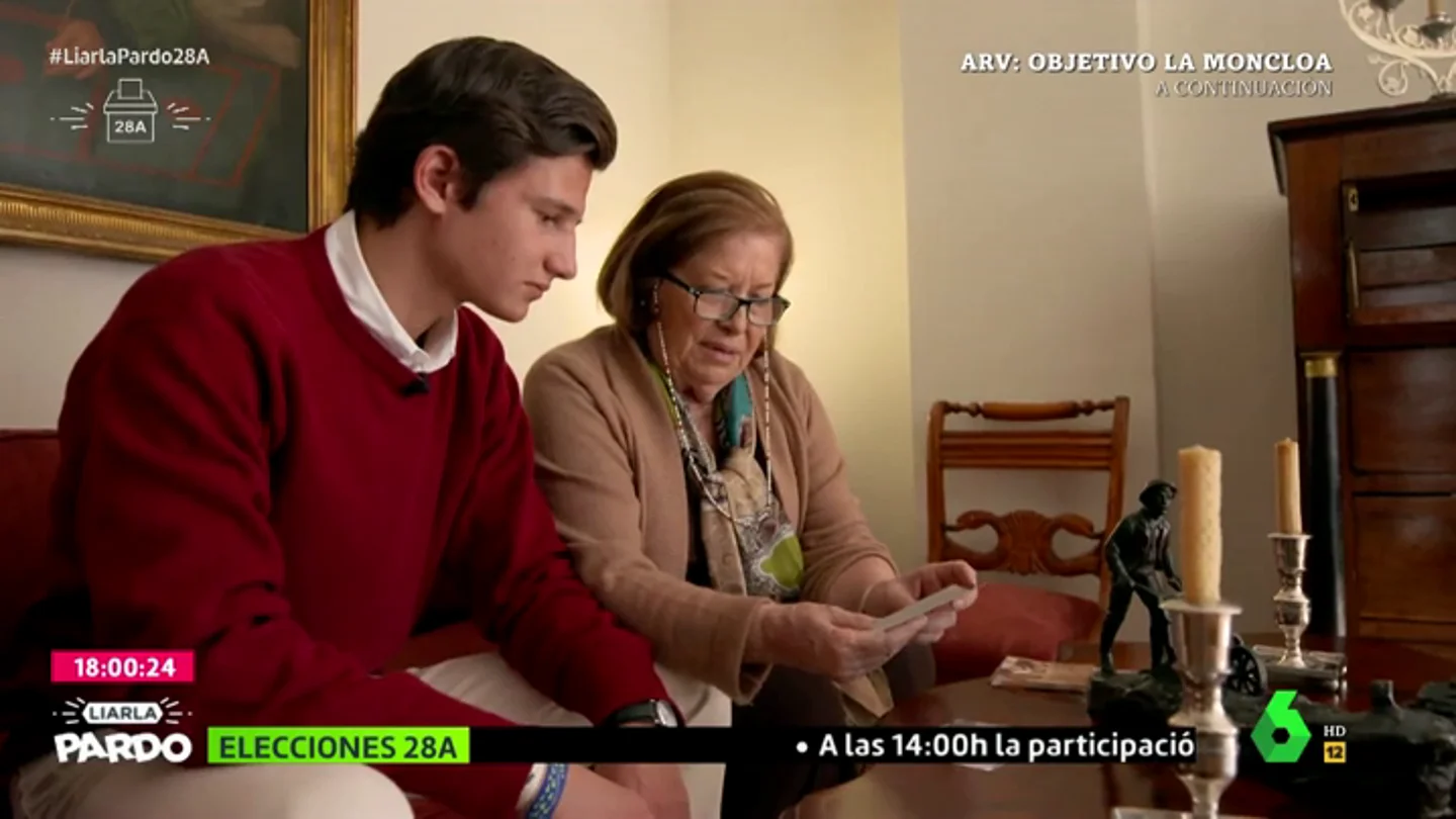 ABUELA Y NIETO VOTO REPORTAJE LIARLA PARDO ABUELA Y NIETO VOTO REPORTAJE LIARLA PARDO