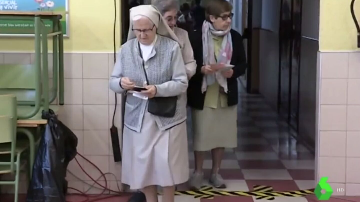 Monjas votando