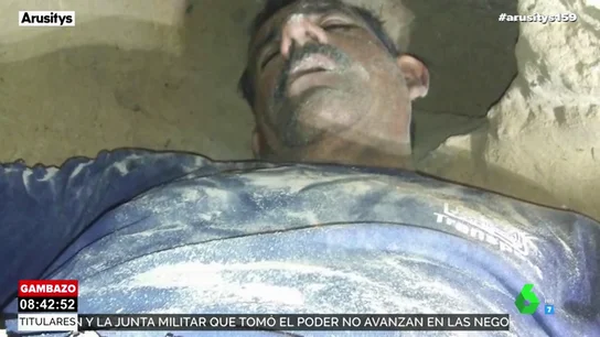 Cava un túnel debajo de la casa de su mujer para espiarla y queda atrapado en el interior Cava un túnel debajo de la casa de su mujer para espiarla y queda atrapado en el interior