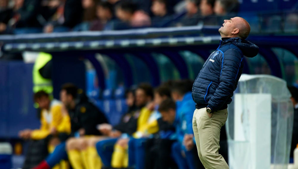 Paco López, entrenador del Levante, durante el partido ante el Espanyol