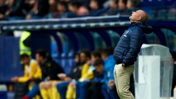 Paco López, entrenador del Levante, durante el partido ante el Espanyol