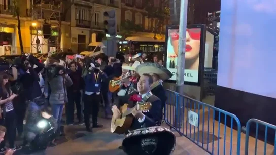Forocoches envía un grupo de mariachis a la sede del PP al son de “canta y no llores” tras la debacle electoral Forocoches envía un grupo de mariachis a la sede del PP al son de “canta y no llores” tras la debacle electoral