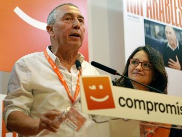El cabeza de lista al Congreso por Compromís, Joan Baldoví, y la candidata a la presidencia de la Generalitat Valenciana, Mónica Oltra El cabeza de lista al Congreso por Compromís, Joan Baldoví, y la candidata a la presidencia de la Generalitat Valenciana, Mónica Oltra