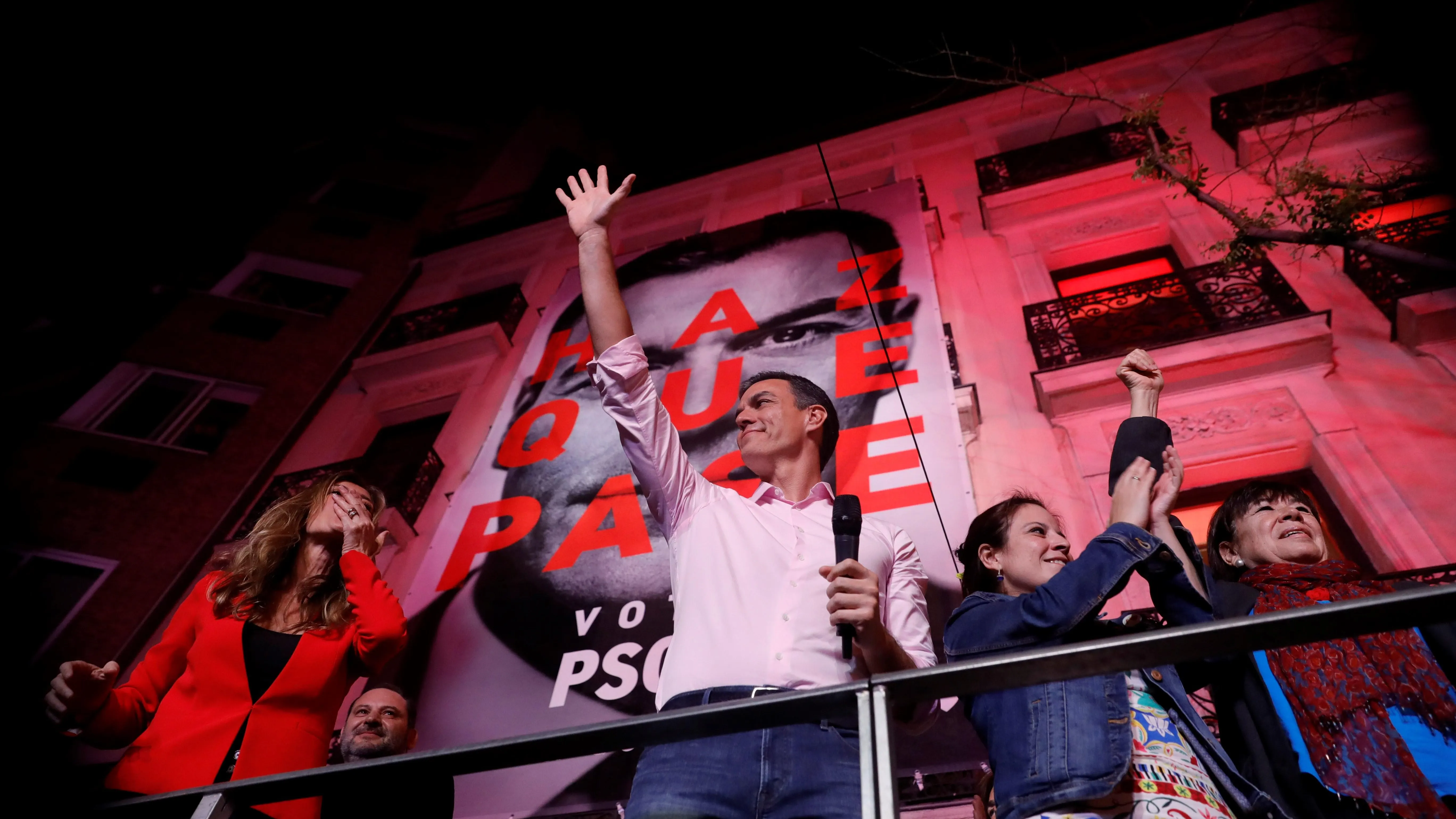 Los socialistas durante su valoración de los resultados electorales en la sede de Ferraz