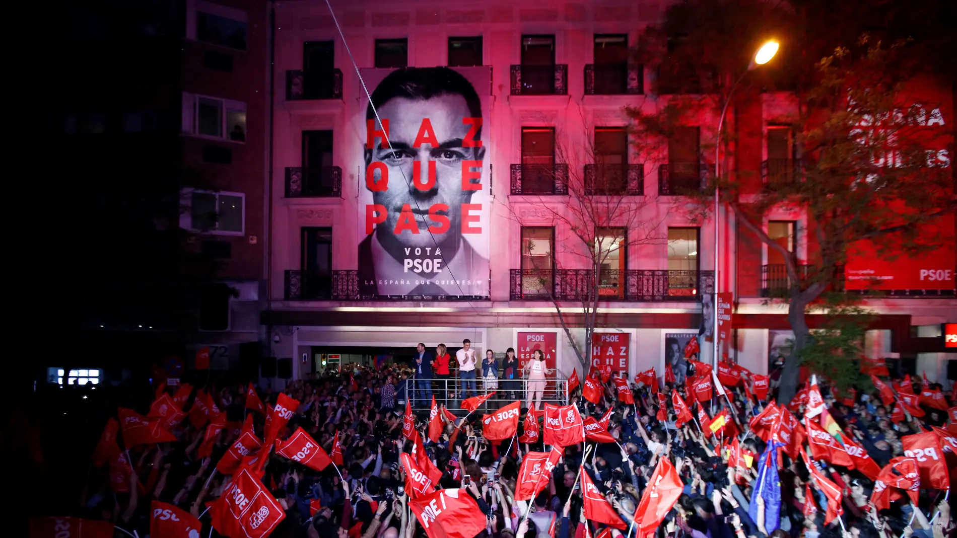 Celebración en Ferraz tras la victoria del PSOE en las elecciones generales