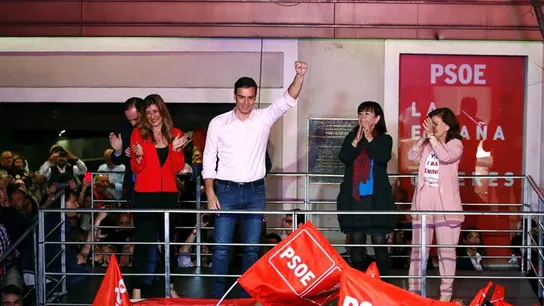 Pedro Sánchez celebra su victoria en las generales Pedro Sánchez celebra su victoria en las generales