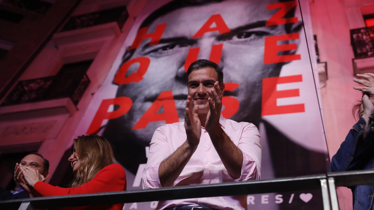 Pedro Sánchez celebra en la sede del PSOE la victoria electoral. Pedro Sánchez celebra en la sede del PSOE la victoria electoral.