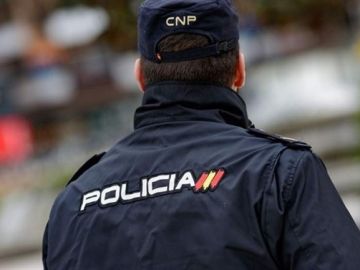 Un agente de la Policía Nacional. Un agente de la Policía Nacional.