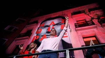 El líder del PSOE, Pedro Sánchez, durante la noche electoral.