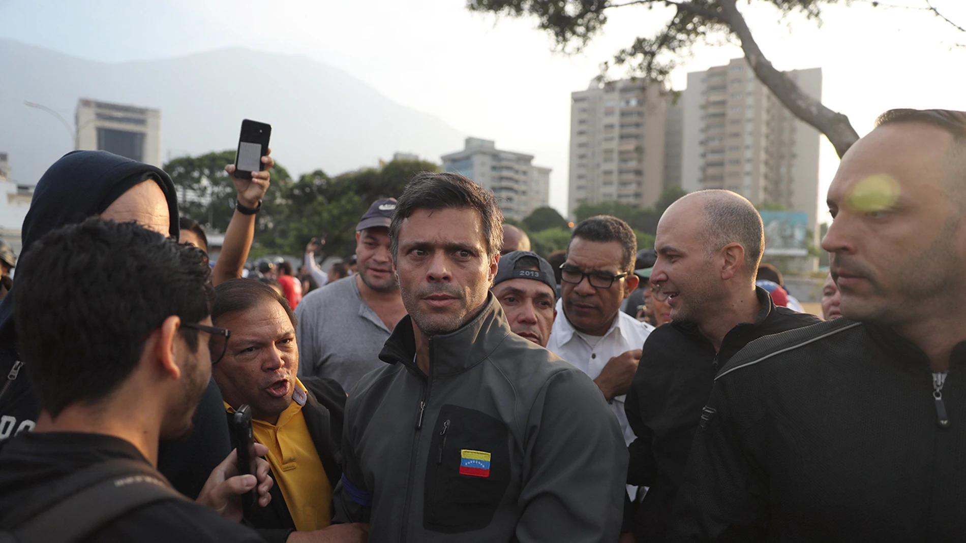 Leopoldo López, liberado de su arresto domiciliario por fuerzas opositoras