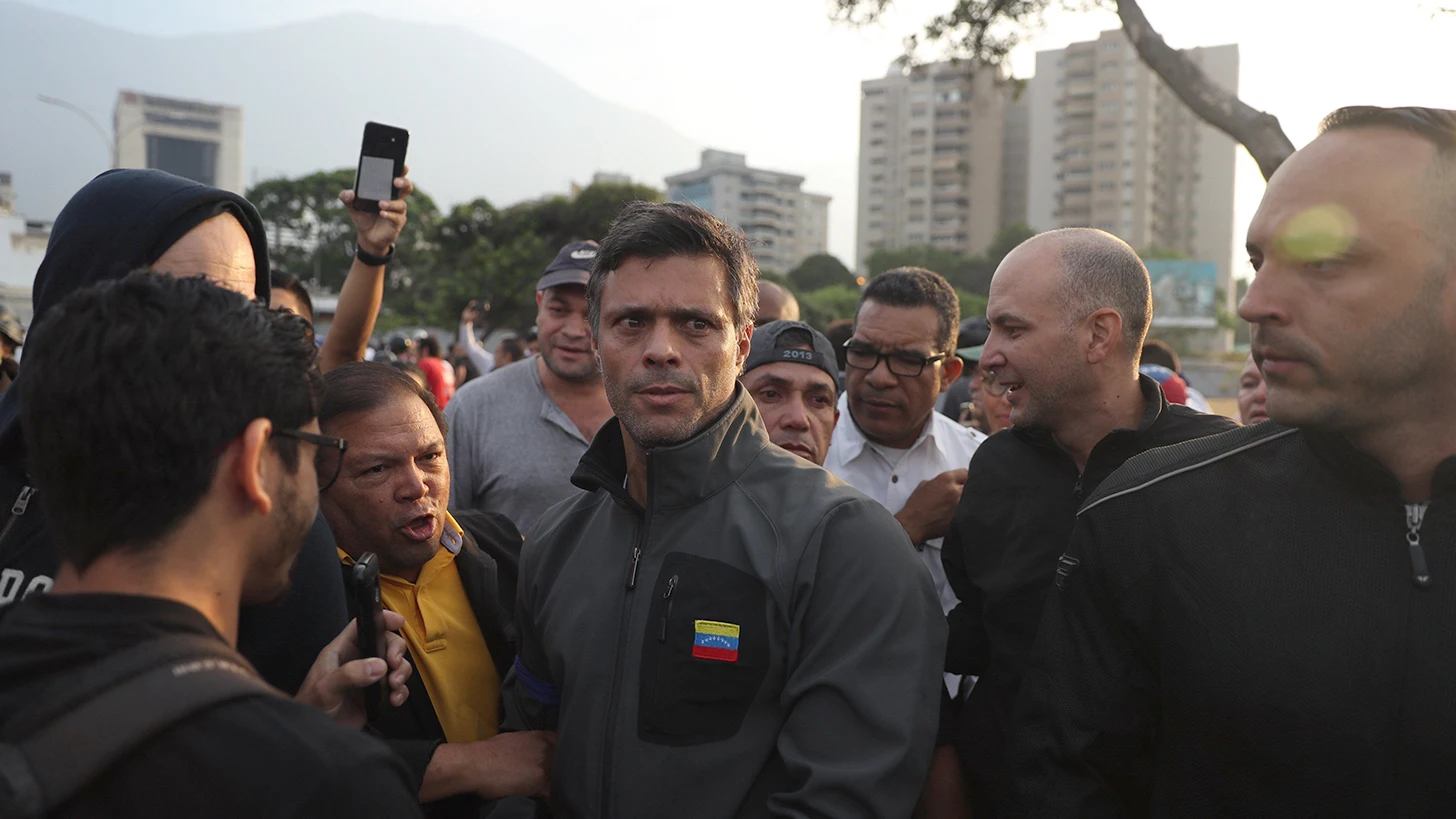 A3 Noticias 1 (30-04-2019) Leopoldo López, liberado de su arresto domiciliario por fuerzas opositoras