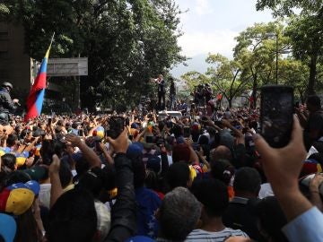 Oposición en Caracas apoya el levantamiento de Juan Guaidó Oposición en Caracas apoya el levantamiento de Juan Guaidó