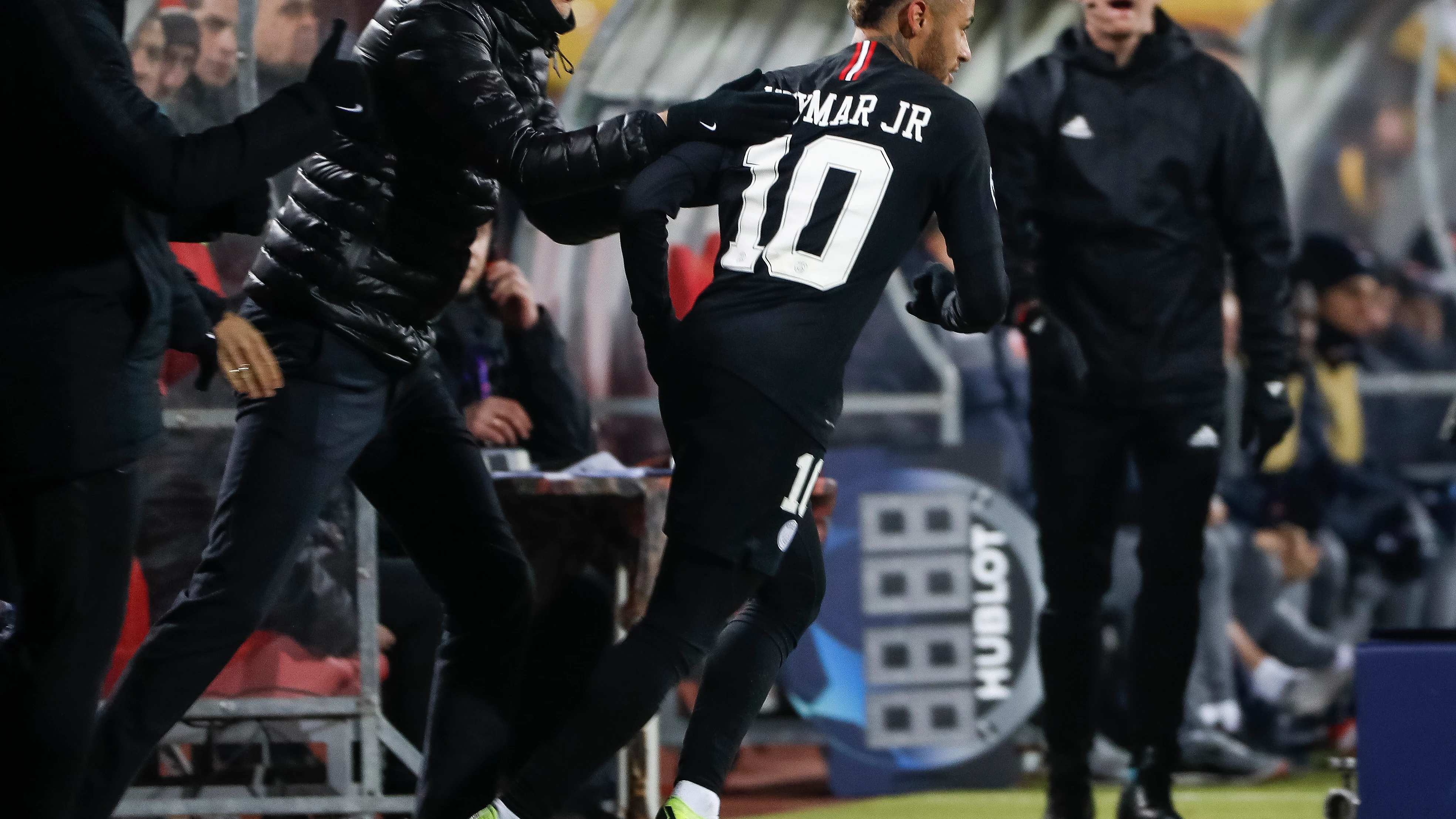 Tuchel felicita a Neymar tras un gol