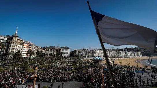 San Sebastián llora al menor fallecido entre mensajes para ahuyentar el odio San Sebastián llora al menor fallecido entre mensajes para ahuyentar el odio