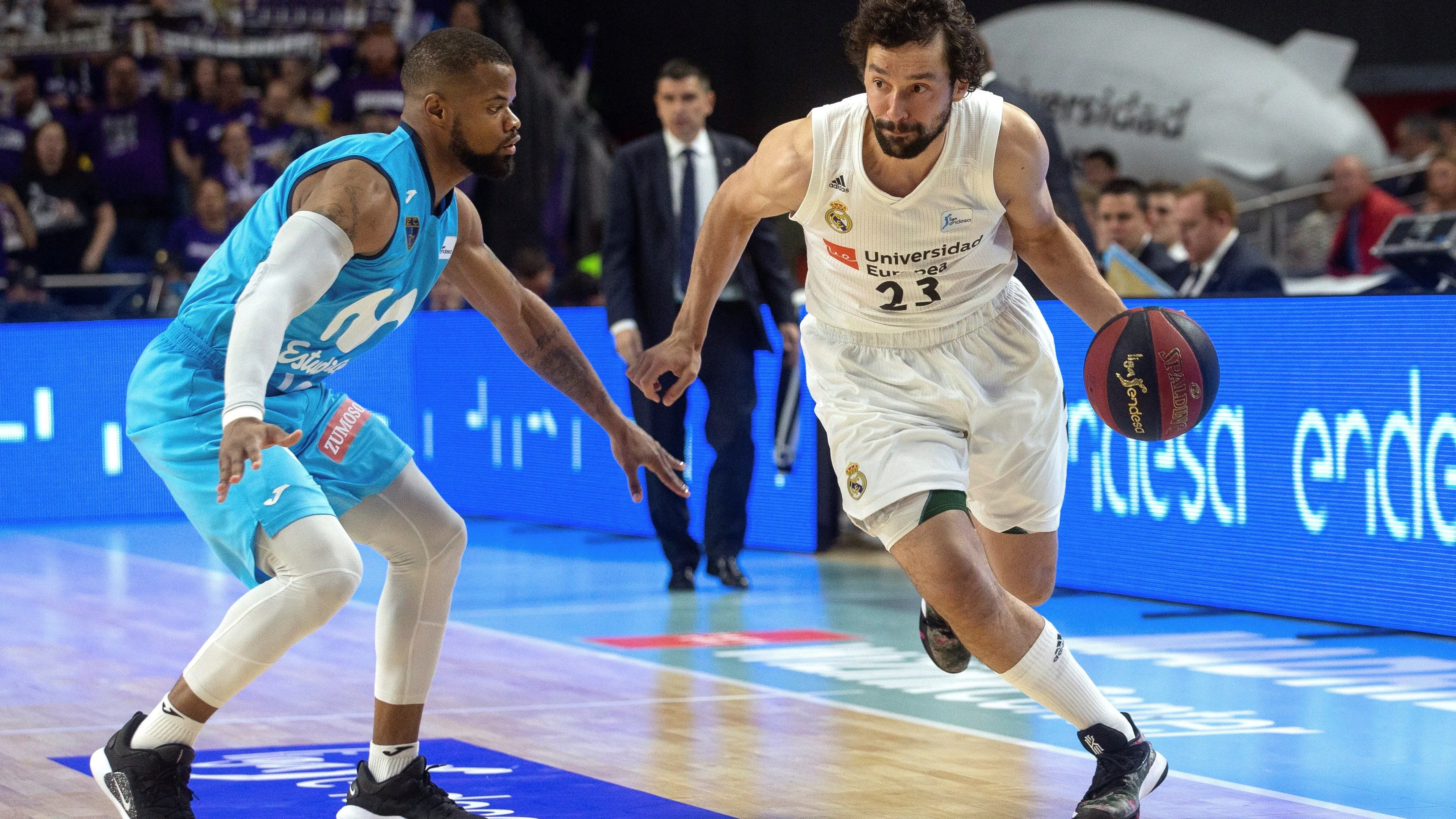 Llull entra a canasta ante Omar Cook