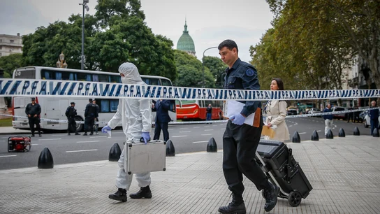 Miembros de la Policía Federal Argentina trabajan cerca del Congreso de la Nación Miembros de la Policía Federal Argentina trabajan cerca del Congreso de la Nación
