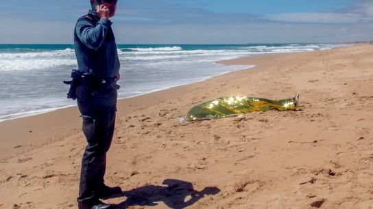 El cadáver del menor en la playa de El Palmar El cadáver del menor en la playa de El Palmar