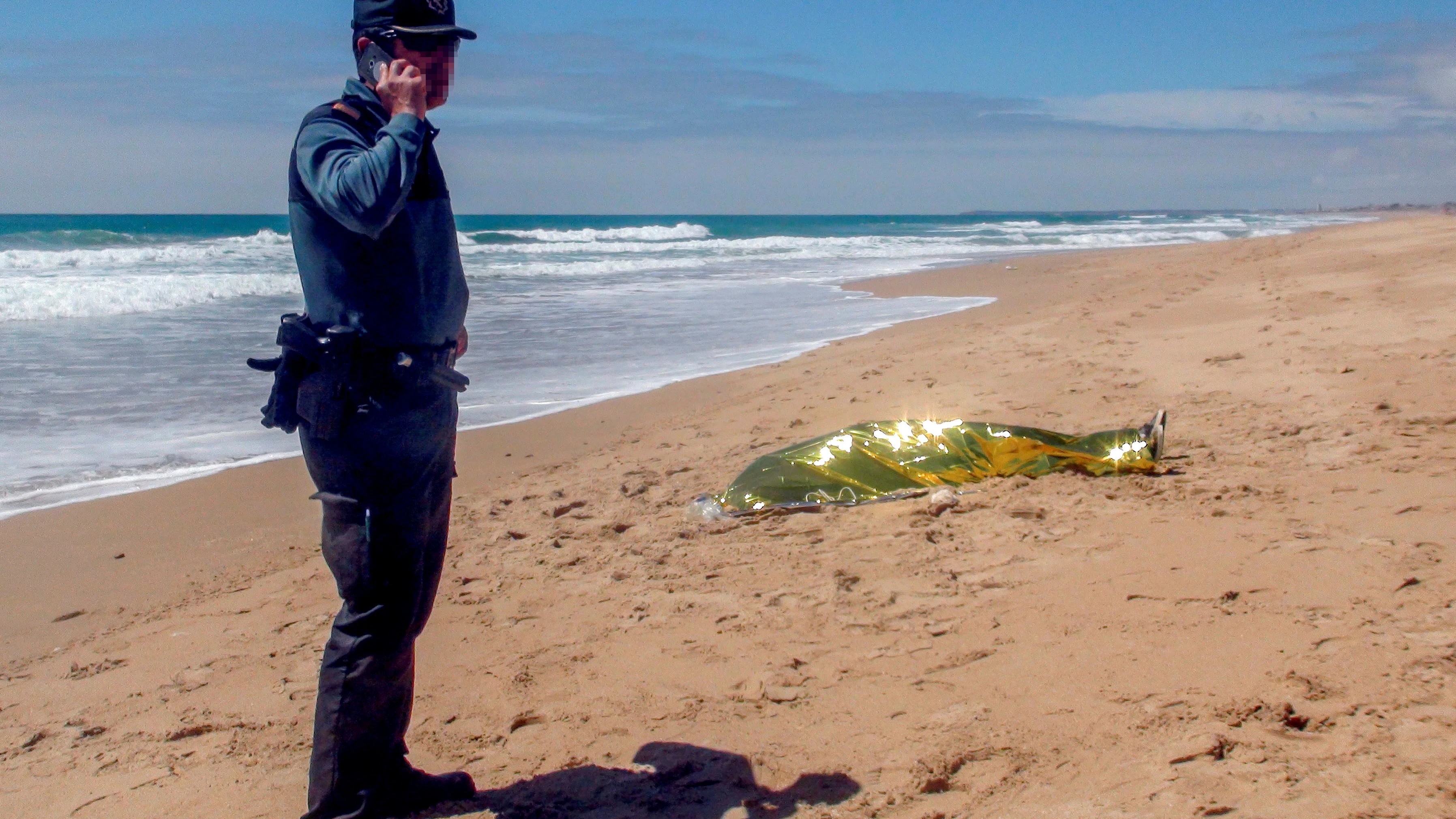 El cadáver del menor en la playa de El Palmar