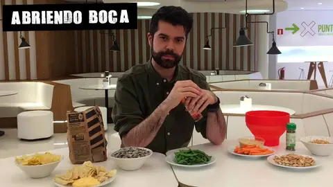 Peli, manta y snacks saludables Abriendo boca