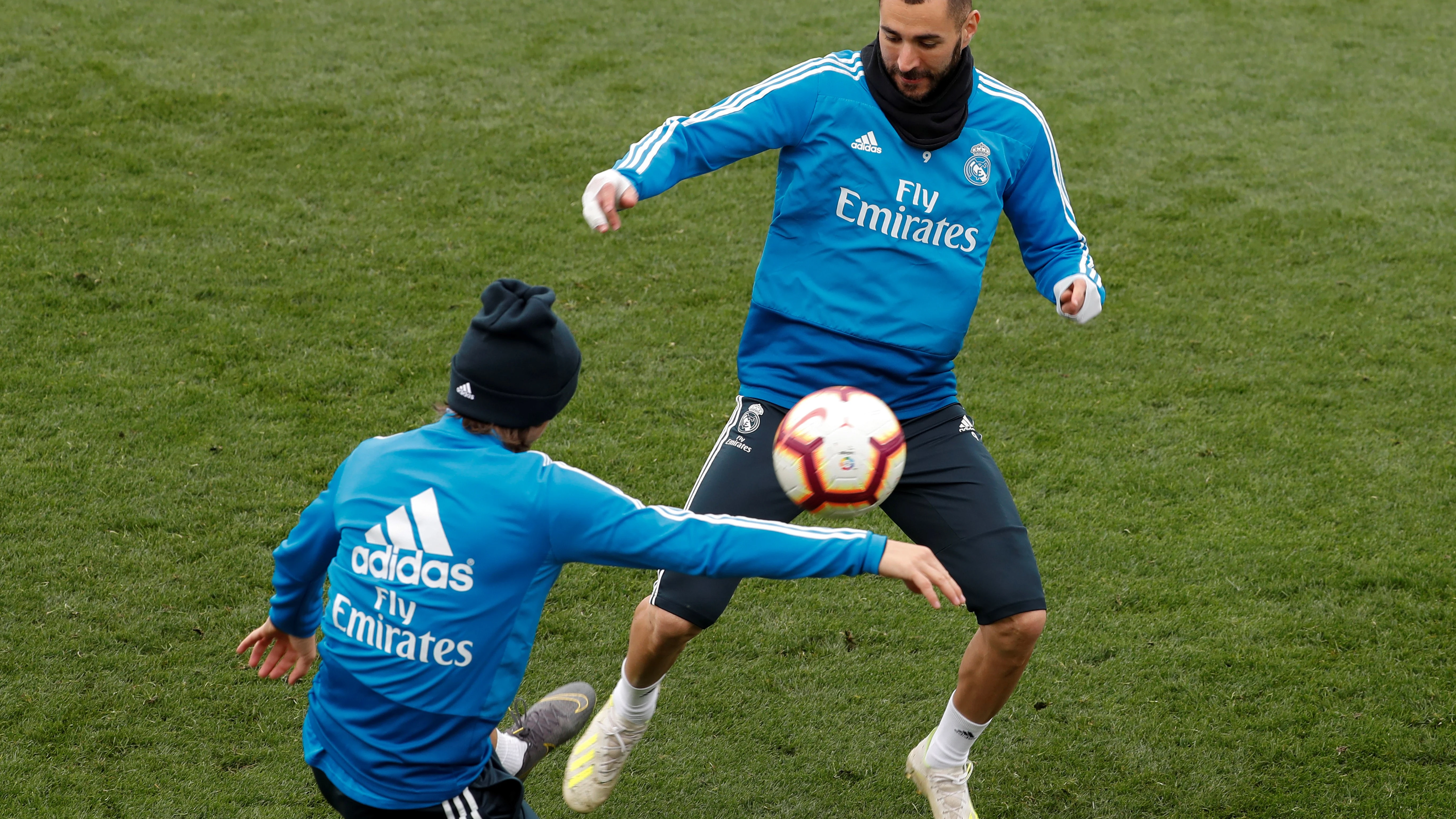 Benzema ya se entrena con el grupo