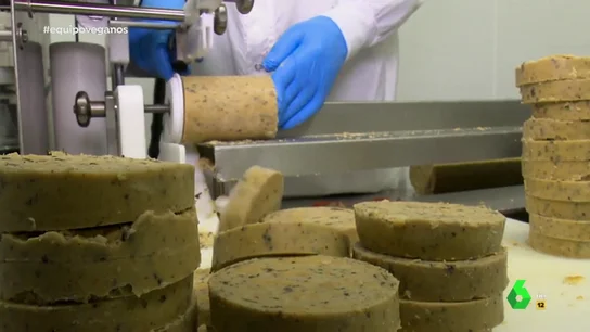 Equipo de Investigación se adentra en la primera empresa de tradición cárnica que lanza una línea 'veggie': producen 1.500 hamburguesas vegetales a a la hora Equipo de Investigación se adentra en la primera empresa de tradición cárnica que lanza una línea 'veggie': producen 1.500 hamburguesas vegetales a a la hora