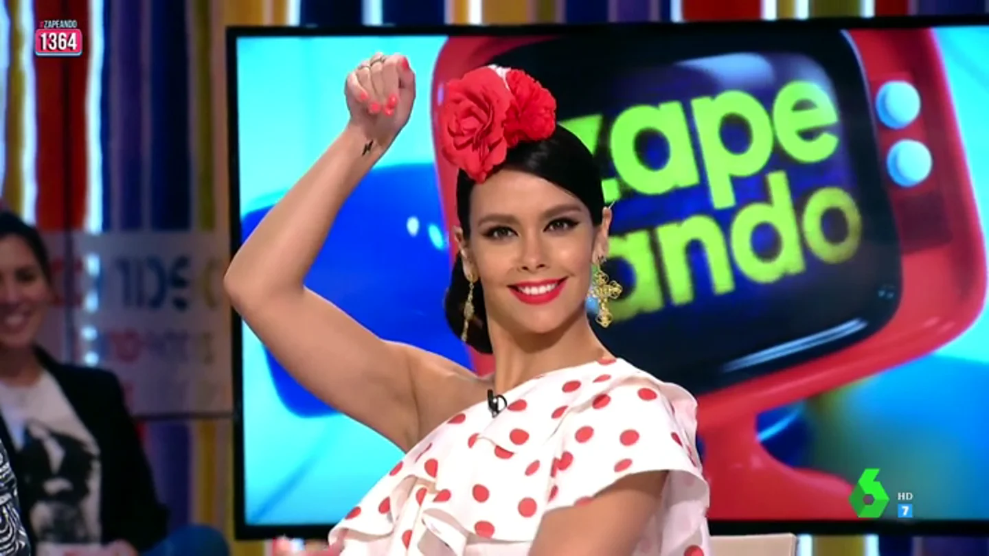 El espectacular look de Cristina Pedroche para homenajear "a la Feria de Sevilla y a a Andalucía en general por ese arte que tienen" El espectacular look de Cristina Pedroche para homenajear "a la Feria de Sevilla y a a Andalucía en general por ese arte que tienen"