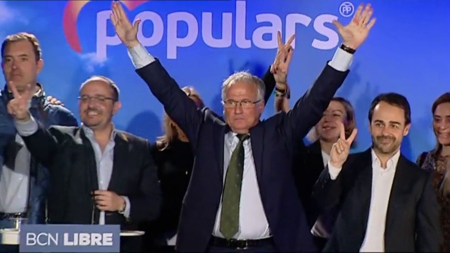 La curiosa puesta en escena a lo espartano de Josep Bou (PP) en el arranque de campa&ntilde;a en Barcelona