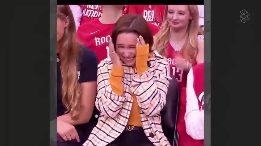 Emilia Clarke, Daenerys en Juego de Tronos, hace un alto en su estancia en Poniente para ver el Rockets vs Warriors