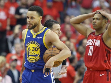 Curry celebra la victoria contra los Rockets Curry celebra la victoria contra los Rockets