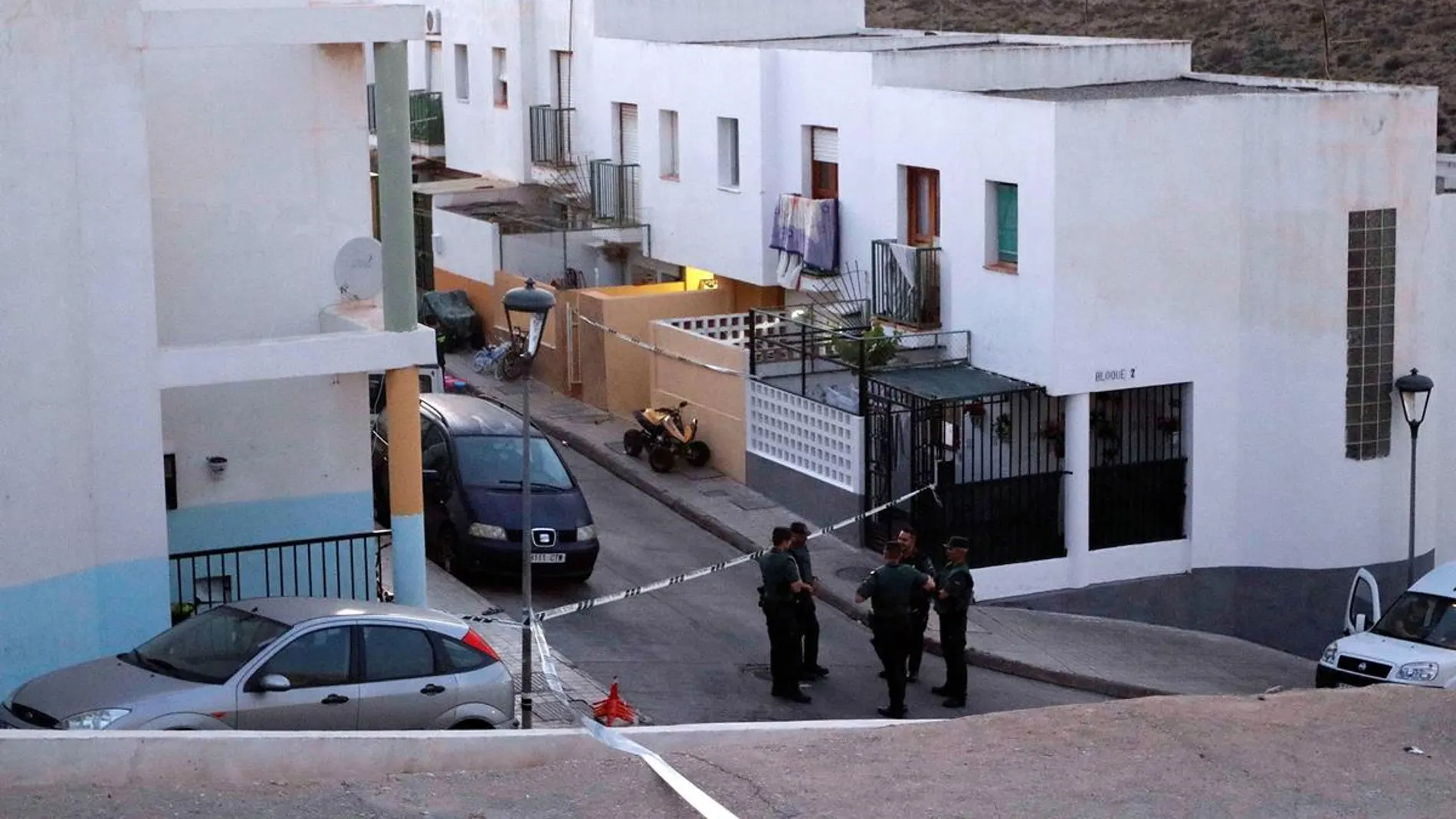 Exterior del lugar del tiroteo en Gádor, Almería