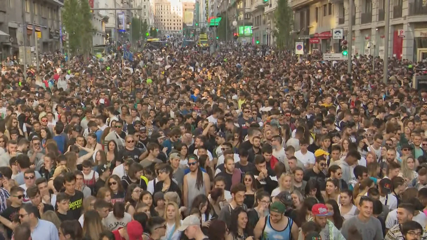 Multitudinaria manifestación a favor de la legalización de la marihuana Multitudinaria manifestación a favor de la legalización de la marihuana