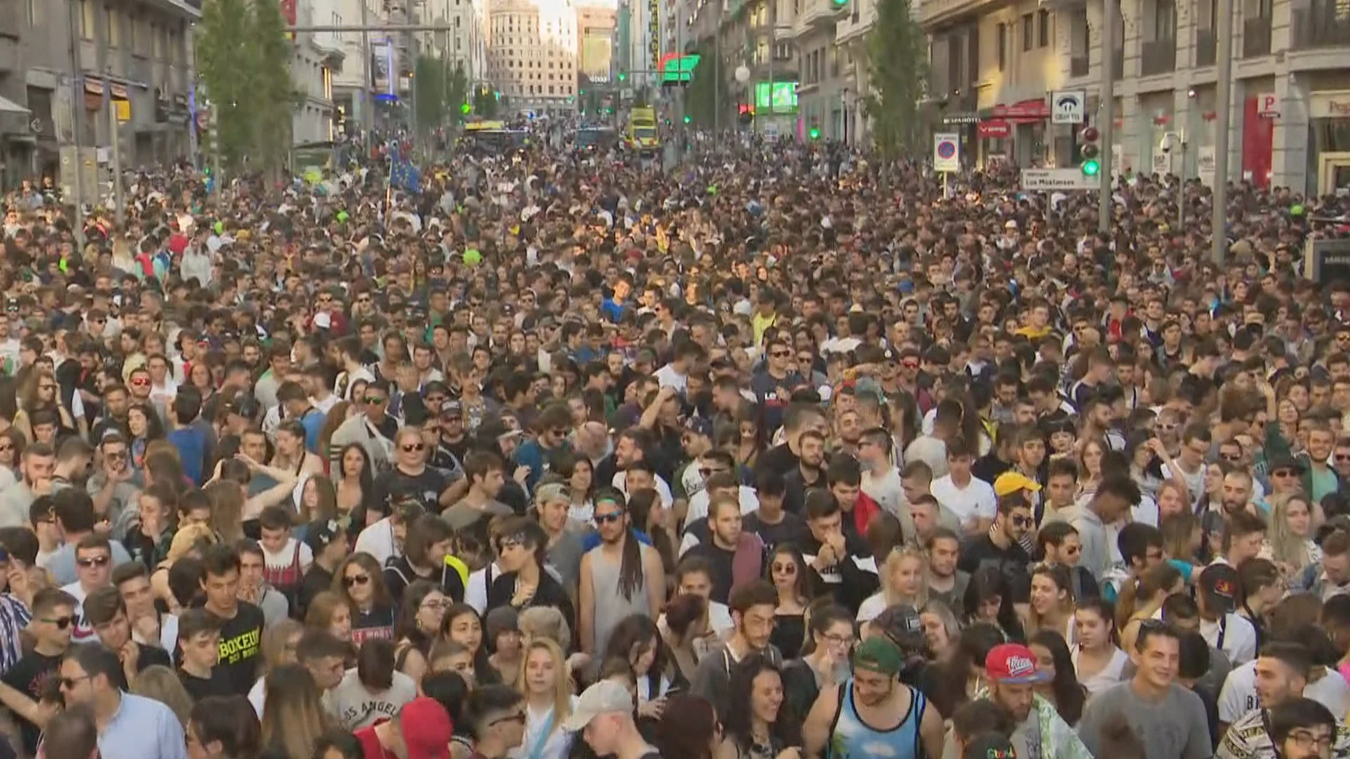 Multitudinaria manifestación a favor de la legalización de la marihuana