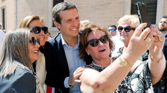 Casado durante la campa&ntilde;a electoral del 26M en Valencia